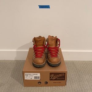 Danner Mountain LT Cascade Boots Size 8W Gently Worn w/ Box